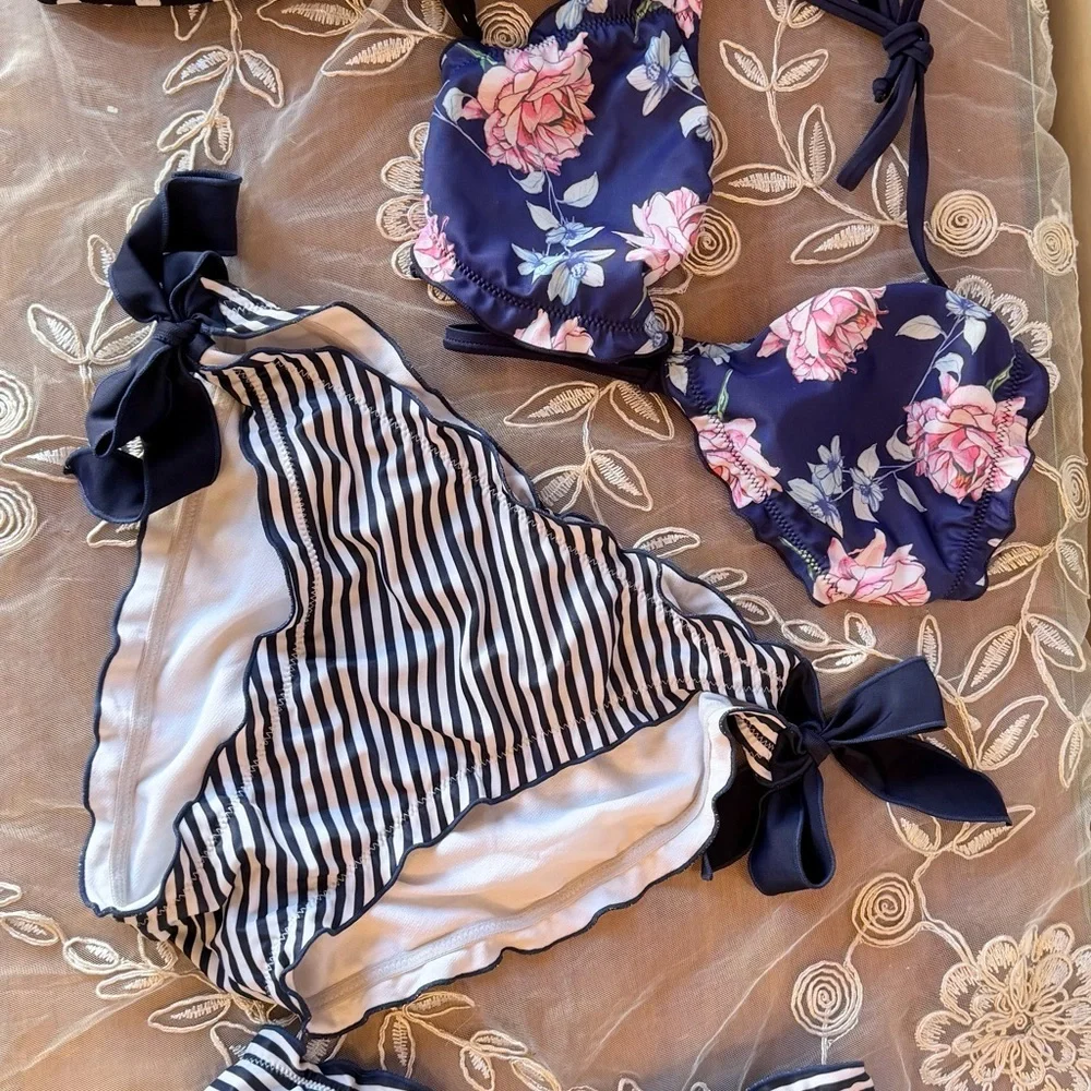 3 Tops 2 Bottoms Old Navy. Blue & Black. Blue Floral/Blue Stripes/Black Polka.